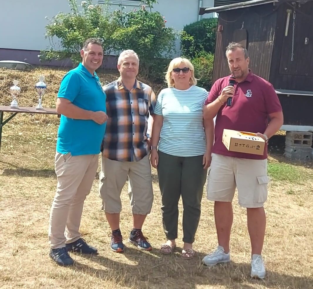 Übergabe Defibrillator SG Marköbel 2023 - Gruppenfoto